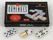 Spalvoti dideli domino kauliukai