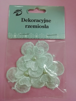 Nertos baltos gėlytės 2-3vnt su perliuku