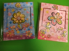 Užrašų knygutė-dienoraštis su gėlėmis dėžutėje