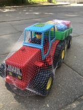 Traktorius su smėlio žaislais