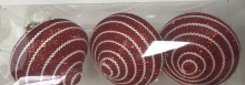 Žaisliukai ant eglutės raudonos spalvos su baltais elementais 3 vnt