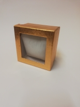 Dovanų dėžutė su langeliu aukso sp. 9x9x4cm