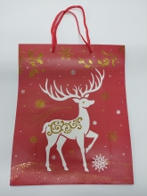 Kalėdinis dovanų maišelis raudonu pagrindu 26x32 cm.