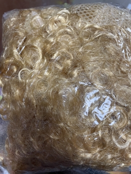 Plaukų perukas garbanotas ryškiai auksinis 21x20 cm.