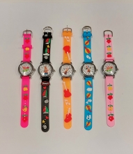 Vaikiškas laikrodis įvairių dizainų ir spalvų