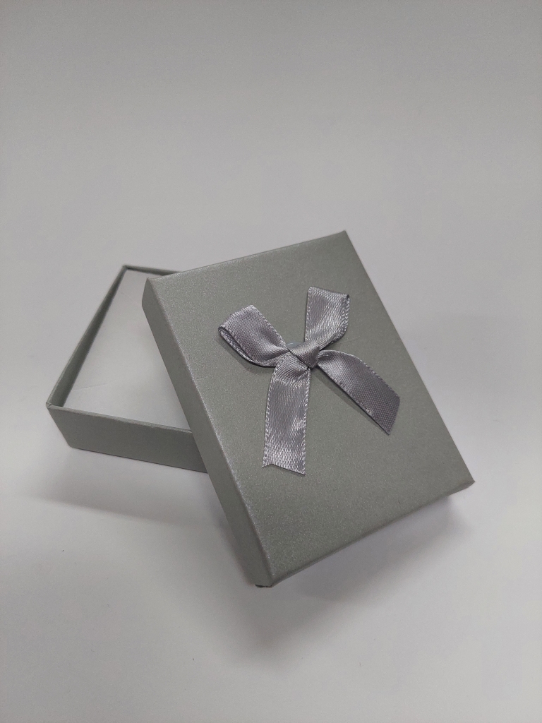 Dovanų dėžutė įvairių spl. 7x9cm.