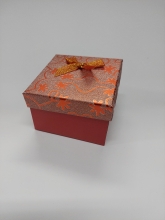 Dovanų dėžutė 9x9cm. įvairių spl.