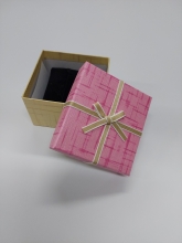 Dovanų dėžutė 9x9 cm.