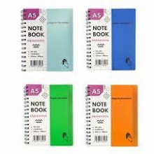 Sąsiuvinis A5 100l. lang. plast.virš.,su spir., 5 plast.sp.skirtuk.,5 skyrių