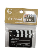 Medinė filmavimo pliauškė 7.5x7.5x3cm. 1 vnt