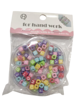 Karoliukų rinkinys su raidėmis 40gr. 6x6mm įv.spalvų