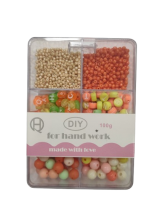 Karoliukų rinkinys 100gr įv. dydžių su raidėmis oranžinės sp.