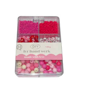 Karoliukų rinkinys 100gr įv. dydžių su raidėmis rožinės sp.