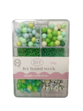 Karoliukų rinkinys 100gr įv. dydžių su raidėmis žalios sp.