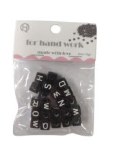 Karoliukai kubeliai su raidemis 9mm, juodos sp. 15gr