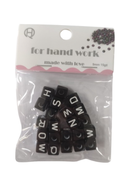 Karoliukai kubeliai su raidemis 9mm, juodos sp. 15gr