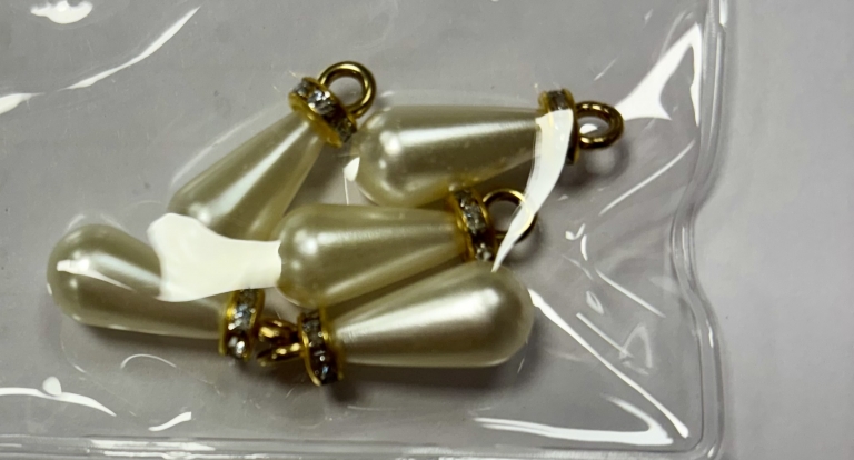 Karoliukai apyrankių vėrimui, lašo formos įv. sp.7x20mm 5vnt