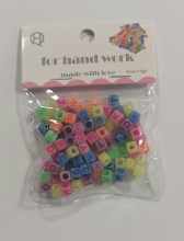 Karoliukai kubeliai spalvoti su raidemis 6mm