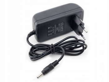 Pakrovėjas planšetiniam kompiuteriui 12V 2A 3,5 x1,35 mm